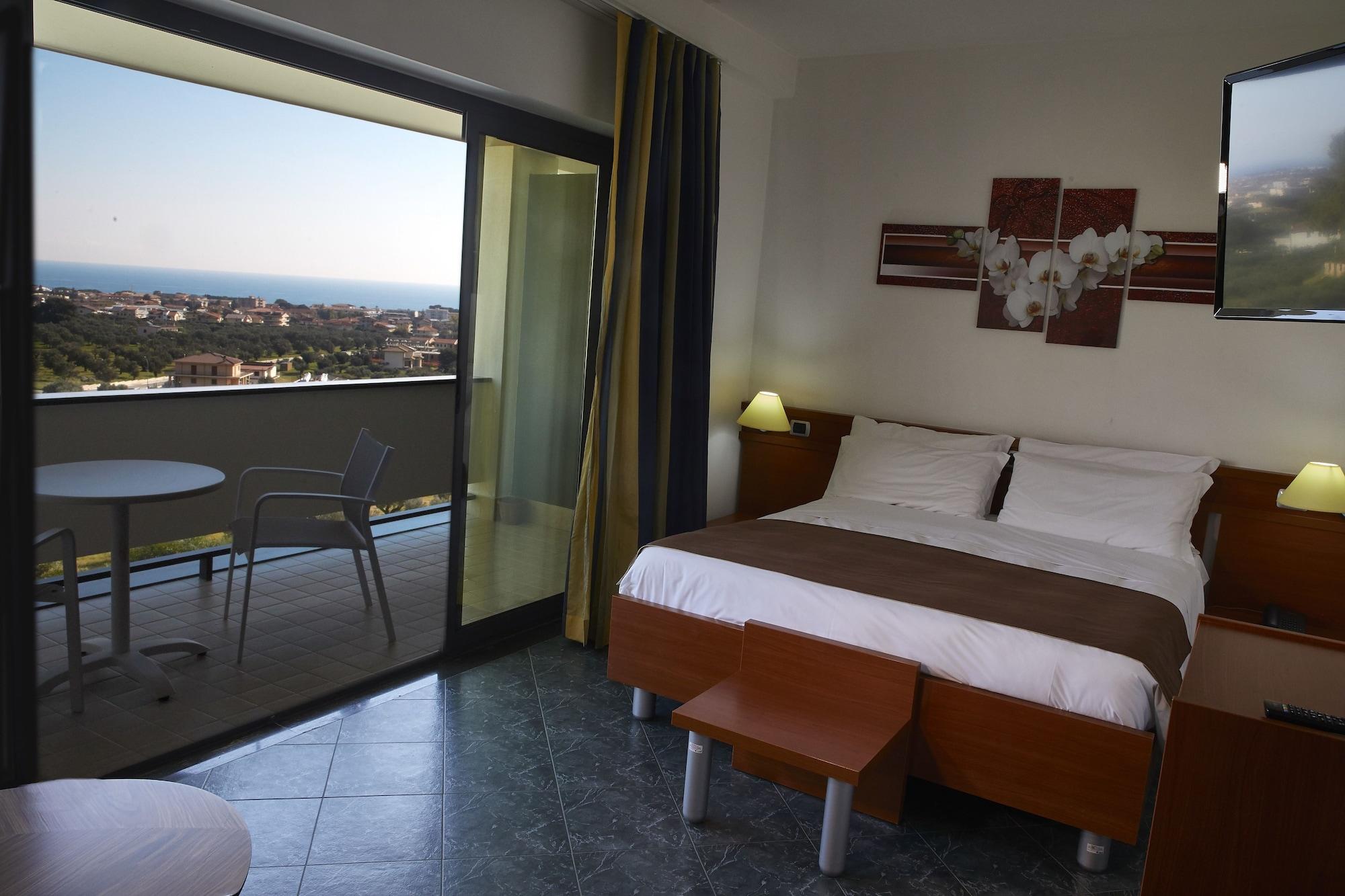 Park Mirabeau Hotel 4*